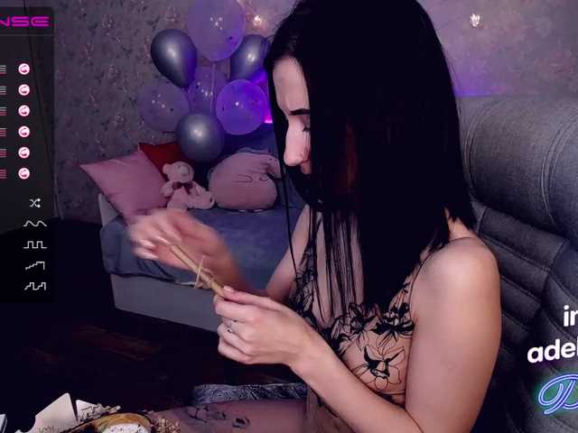 Емитувани слики од екранот DellyRoze