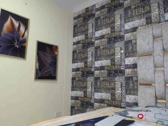 Емитувани слики од екранот DEVANY-REY