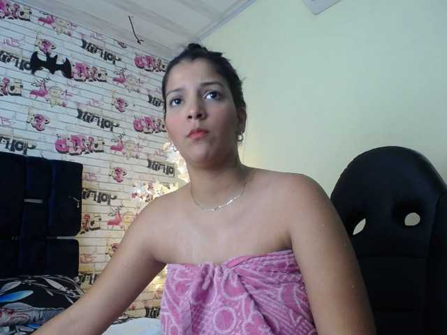 Емитувани слики од екранот DEVANY-REY