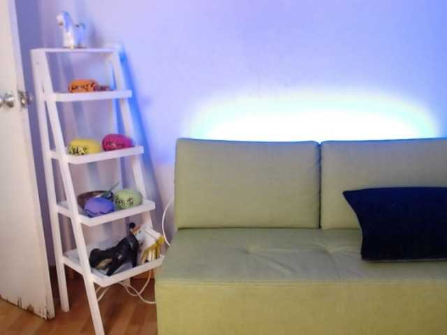 Емитувани слики од екранот Diamond-Red