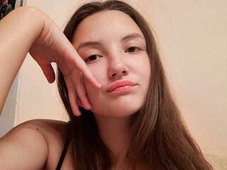 Еротски видео разговор Dineris131