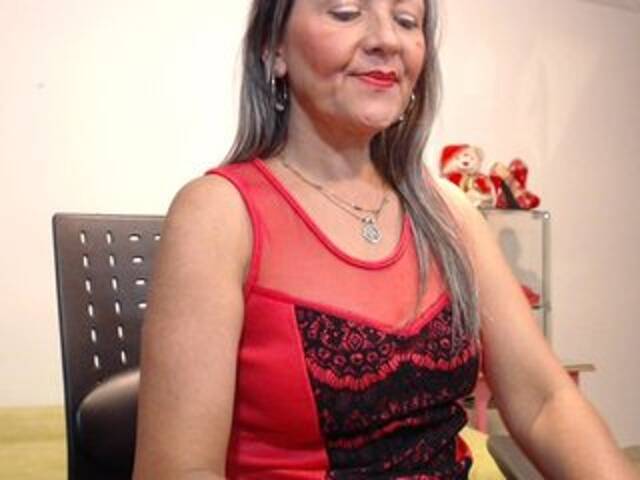 Емитувани слики од екранот SquirtNstyGrl