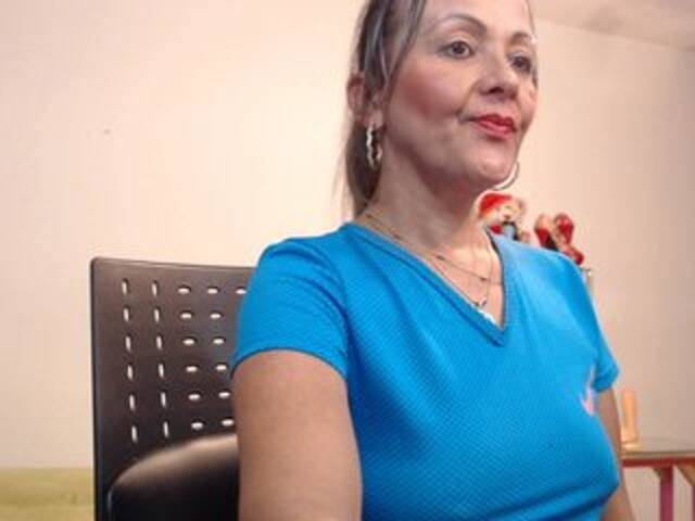 Емитувани слики од екранот SquirtNstyGrl