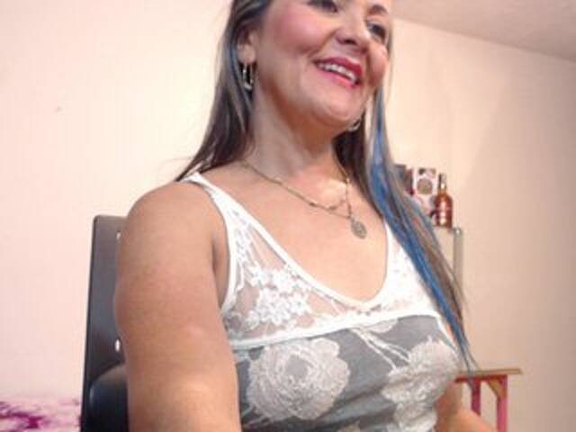 Емитувани слики од екранот SquirtNstyGrl