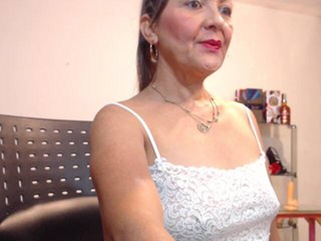 Емитувани слики од екранот SquirtNstyGrl