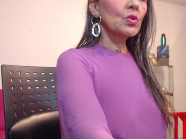 Емитувани слики од екранот SquirtNstyGrl