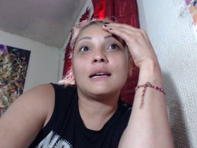 Емитувани слики од екранот DirtySexAnal