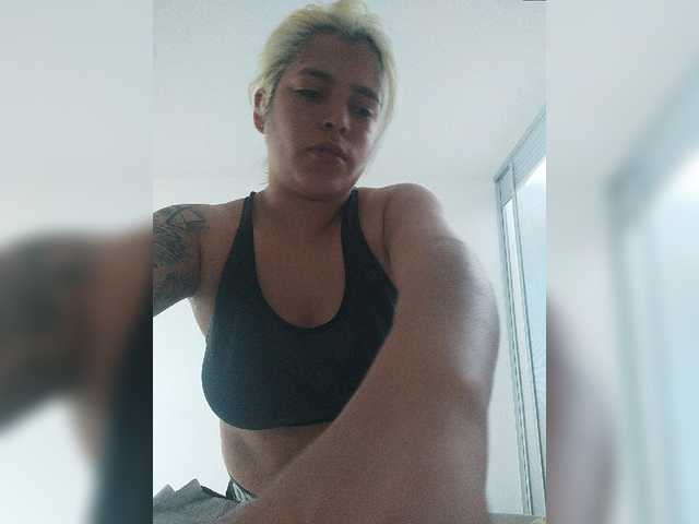 Емитувани слики од екранот DirtyTeens18