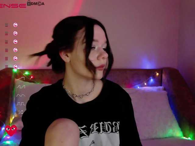 Емитувани слики од екранот HOLLY_BIBLE