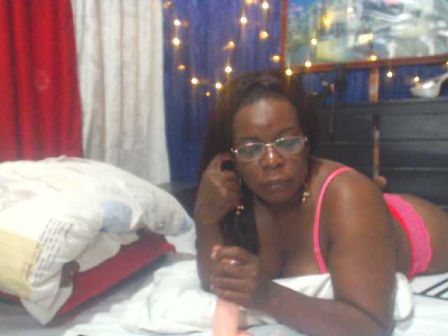 Емитувани слики од екранот EBONYBLACKa