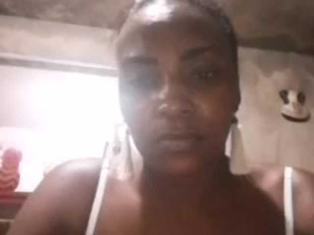 Емитувани слики од екранот EbonyHotTits