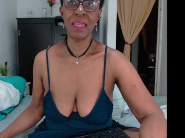 Емитувани слики од екранот ebonymilf