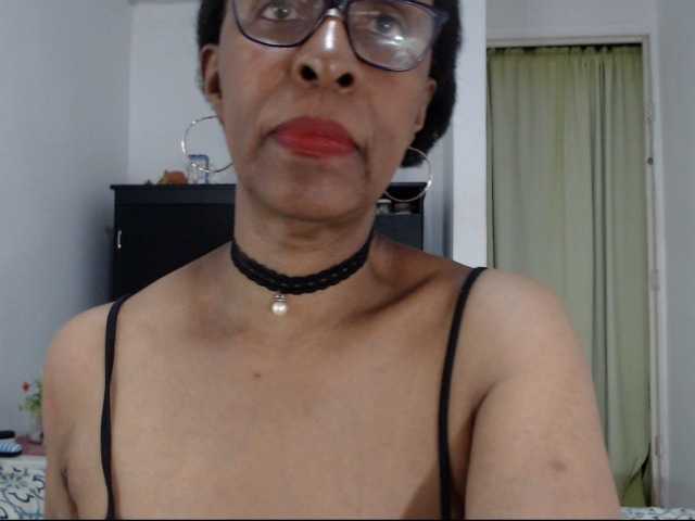 Емитувани слики од екранот ebonymilf