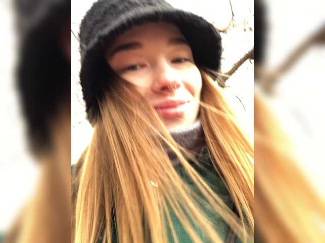 Емитувани слики од екранот EF-01