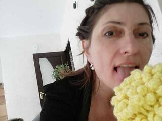 Еротски видео разговор Eleanesa