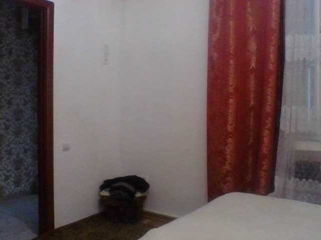 Емитувани слики од екранот Eleanesa