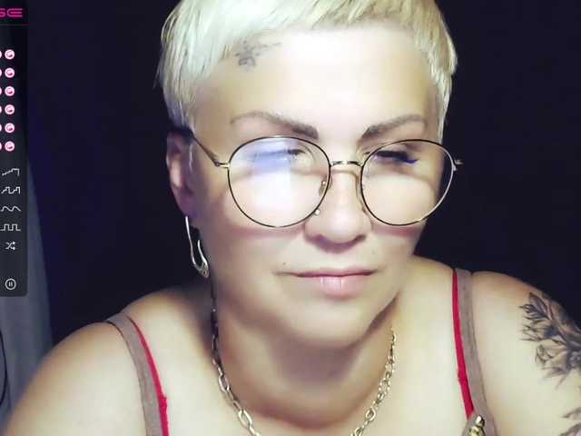 Емитувани слики од екранот Elenamilfa