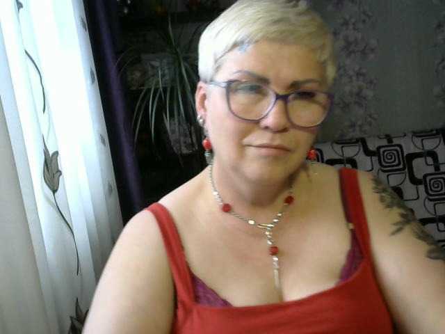 Емитувани слики од екранот Elenamilfa