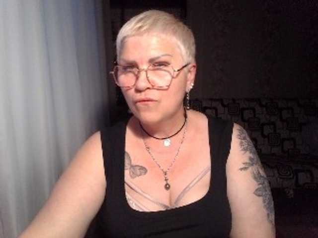 Емитувани слики од екранот Elenamilfa