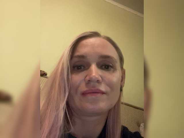 Емитувани слики од екранот Milka_Milf