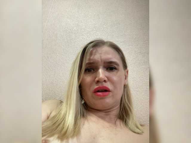 Емитувани слики од екранот Milka_Milf