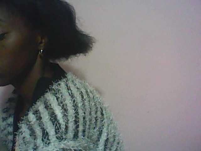 Емитувани слики од екранот ElianeXhot