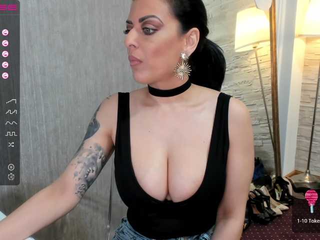 Фотографии ElisaBaxter Hot MILF!!Ready for some fun ? @lush ! ! Make me WET with your TIPS !#brunette #milf #bigtits #bigass #squirt #cumshow #mommy @lovense #mommy #teen #greeneyes #DP #mom