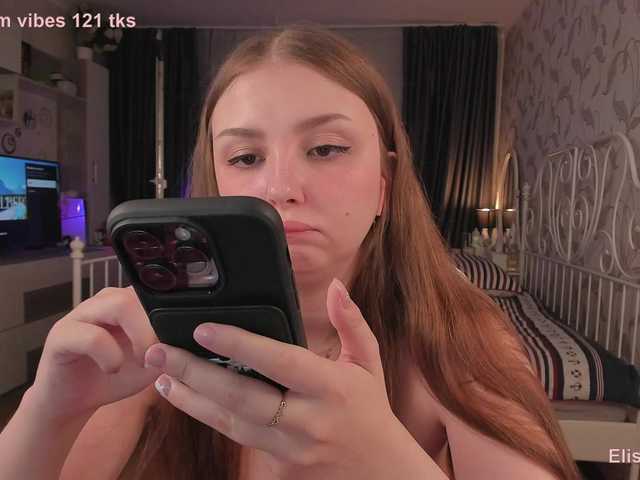 Емитувани слики од екранот EliseJay