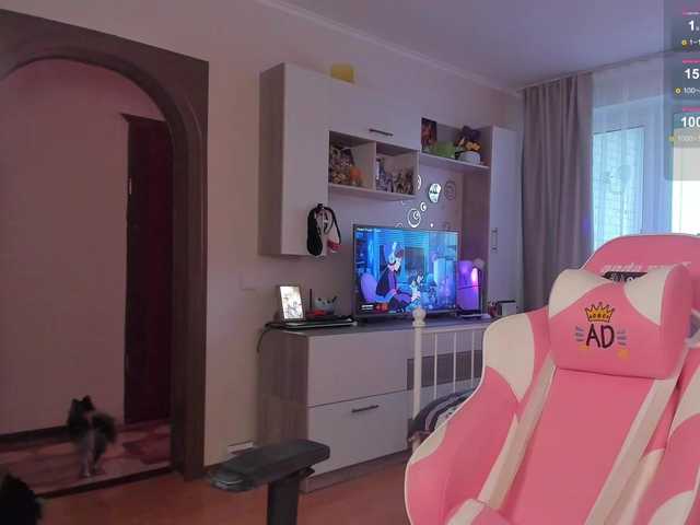 Емитувани слики од екранот EliseJay