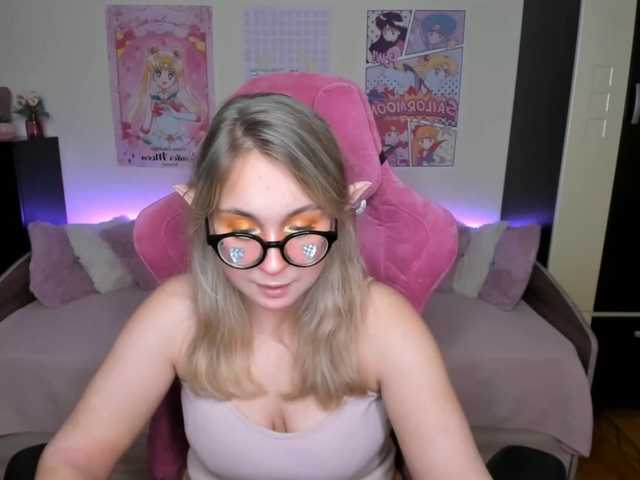 Емитувани слики од екранот ElissaBetty