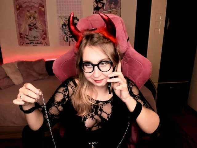 Емитувани слики од екранот ElissaBetty