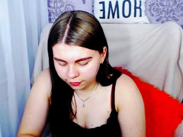 Емитувани слики од екранот EllaCute