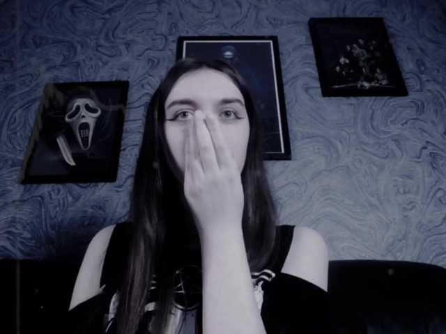 Емитувани слики од екранот EllaDark