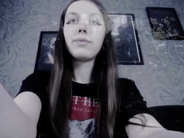 Емитувани слики од екранот EllaDark