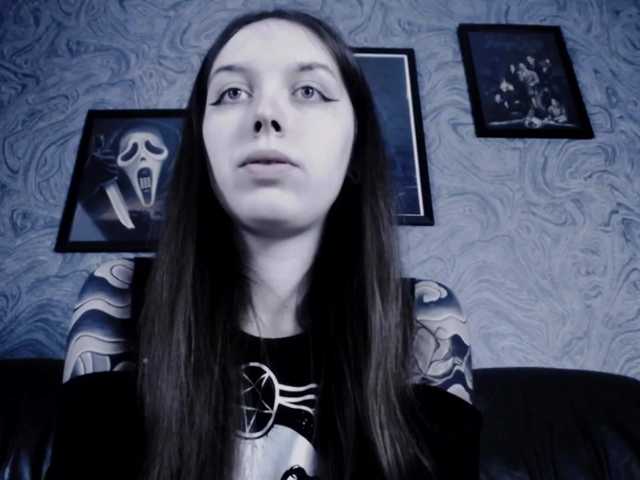 Емитувани слики од екранот EllaDark