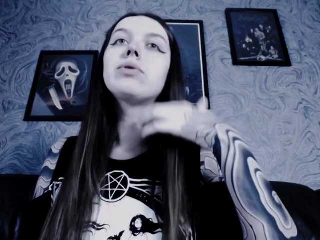 Емитувани слики од екранот EllaDark