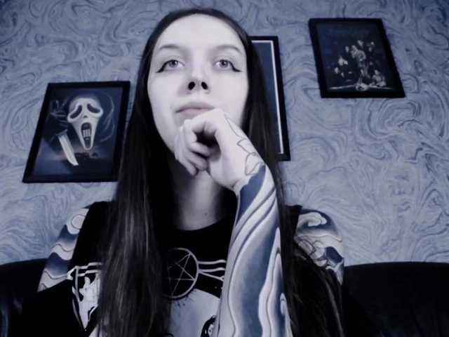 Емитувани слики од екранот EllaDark