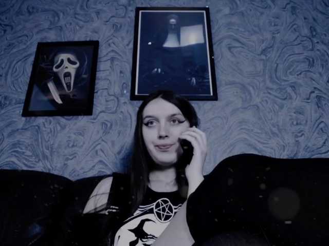 Емитувани слики од екранот EllaDark