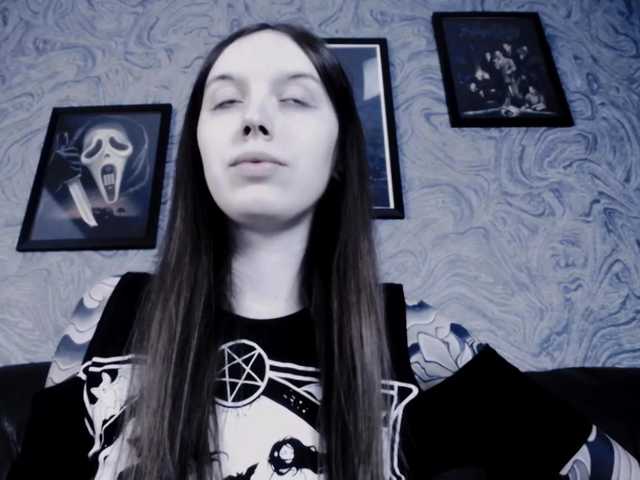 Емитувани слики од екранот EllaDark