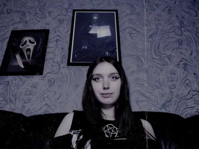 Емитувани слики од екранот EllaDark