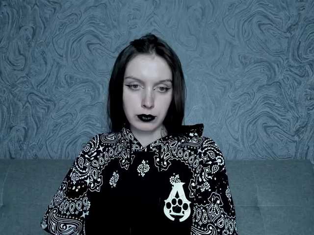 Емитувани слики од екранот EllaDark