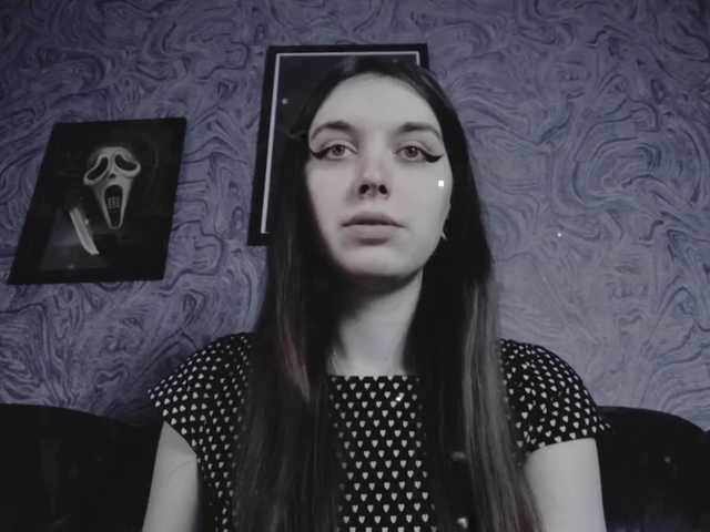Емитувани слики од екранот EllaDark