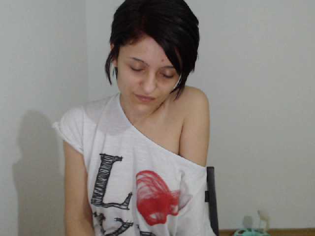 Емитувани слики од екранот EllaRose29