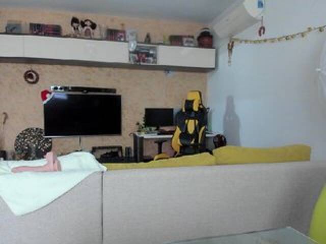 Емитувани слики од екранот Ellarouge