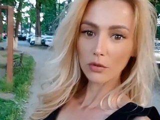Еротски видео разговор Elle-Dior