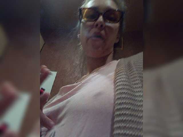 Емитувани слики од екранот EllenLaAngel