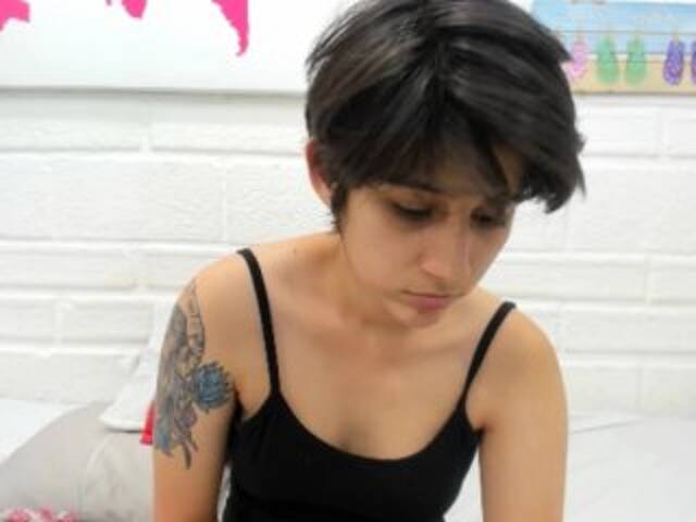 Емитувани слики од екранот Elliot-ferri