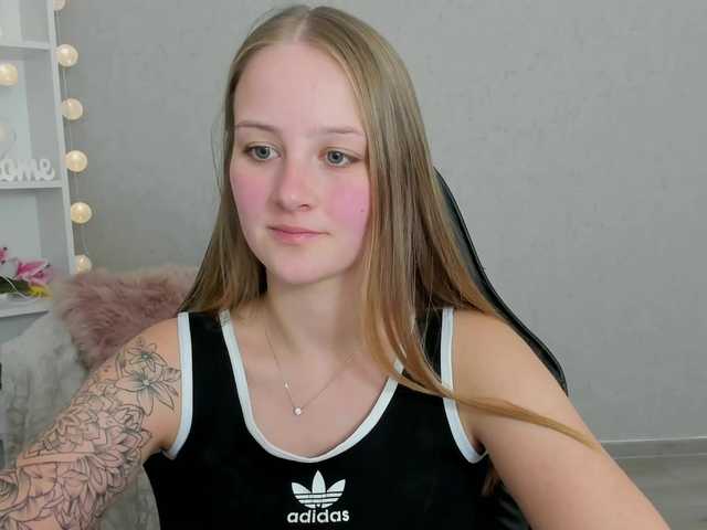 Фотографии ElsaJean18 welcome here guys in my room lets have fun more #teen #lovense #18 #dildo #squirt