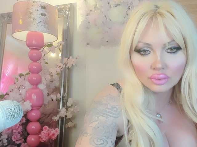 Емитувани слики од екранот ElyinkPornsta