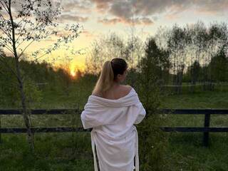 Еротски видео разговор Emaleena